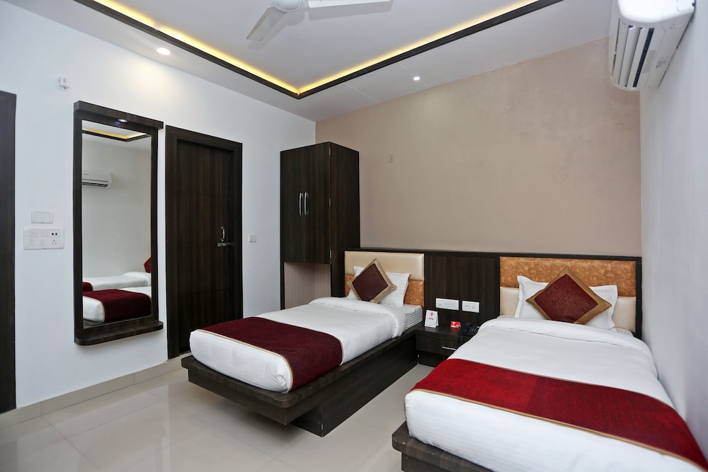 Oyo 9368 Hotel Pratap Guestroom