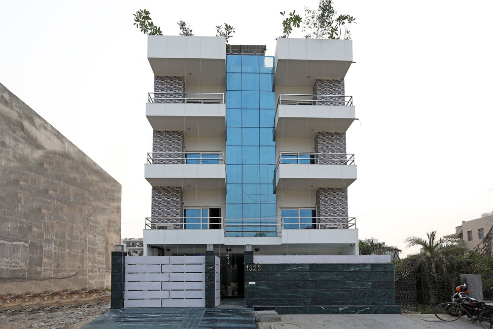 Oyo 10119 Sector 31 Hotel Front