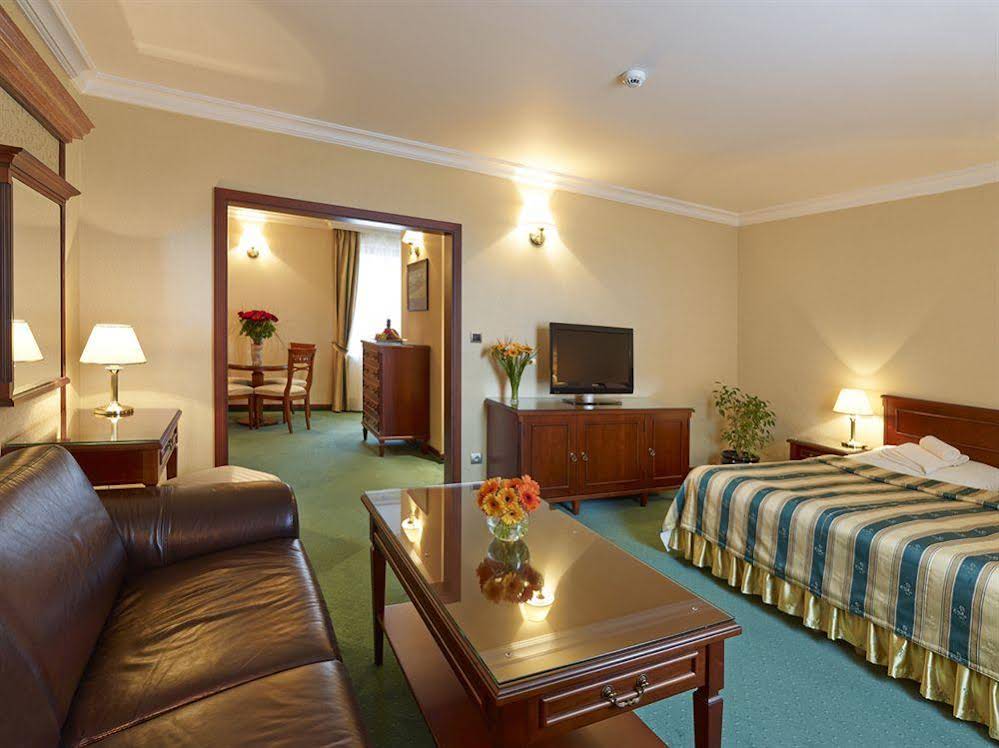 Hotel Stefanik (هتل استفانیك) 