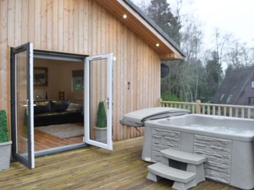 The Woodside Lodge 