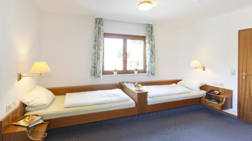 Guesthouse 329 (گست هاوس ۳۲۹) 