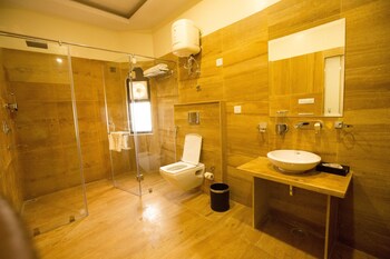 White Mushroom Jaipur V Inn Bathroom