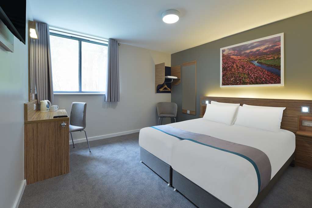 Travelodge Gatwick Airport Central Twin Room