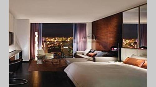 Strip Views Studio Suite 22 