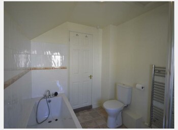 Victorian Rose Cottage Bathroom