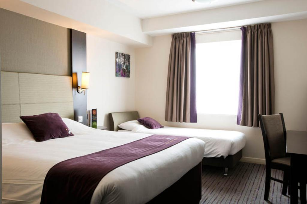 Premier Inn Manchester Trafford Centre South 