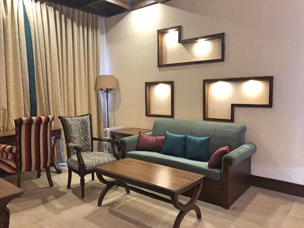 Iris Resort And Spa Guestroom