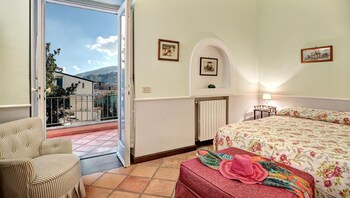 Villa Romano Guestroom