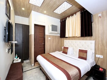 Oyo 966 Hotel Sallow International Guestroom
