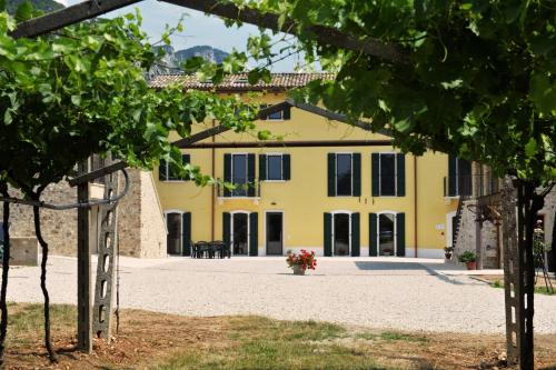 Agriturismo Tre Forti (آگریتوریسمو تر فورتی) 