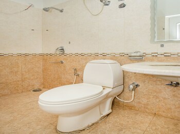 Oyo 10010 R V Comforts (اویو ۱۰۰۱۰ ر و كومفورتس) Bathroom