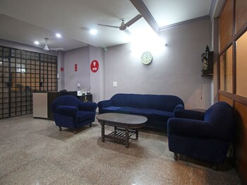 Oyo 7785 Kumar Residency Lobby Sitting Area