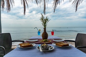 Vista Praia Beachfront Cottages Dining