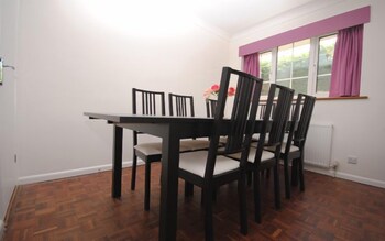 Still Waters Emsworth 205652 In-Room Dining