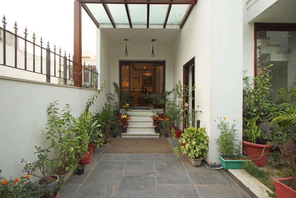 Mint Sarojville Suites 