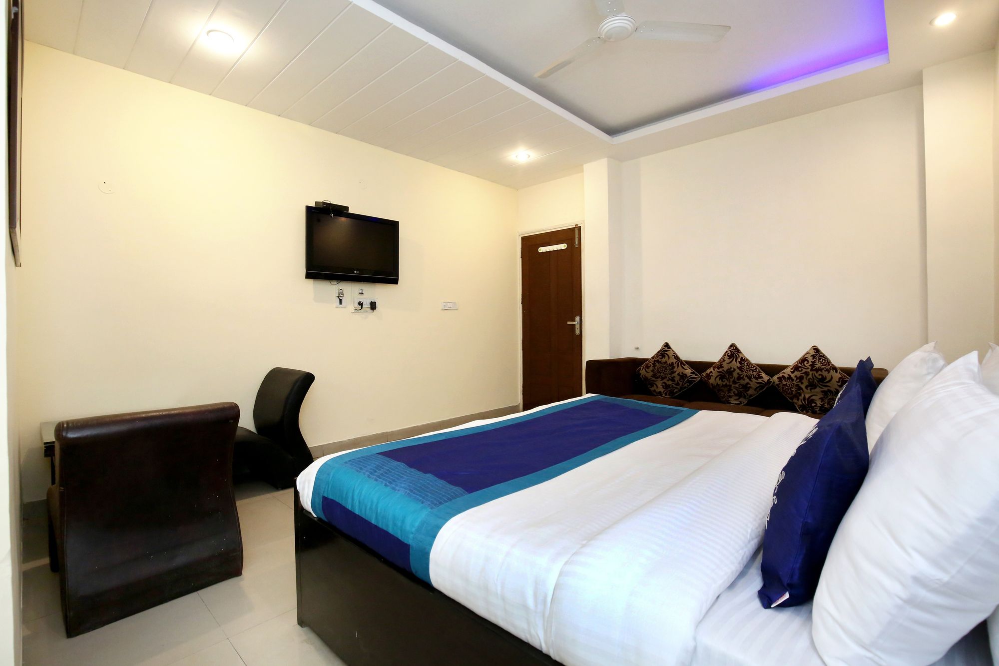 Oyo 9631 Hotel Oak 