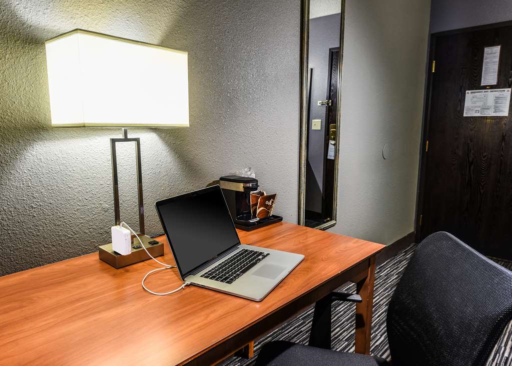 Best Western Mccarran Inn Guest Room Desk