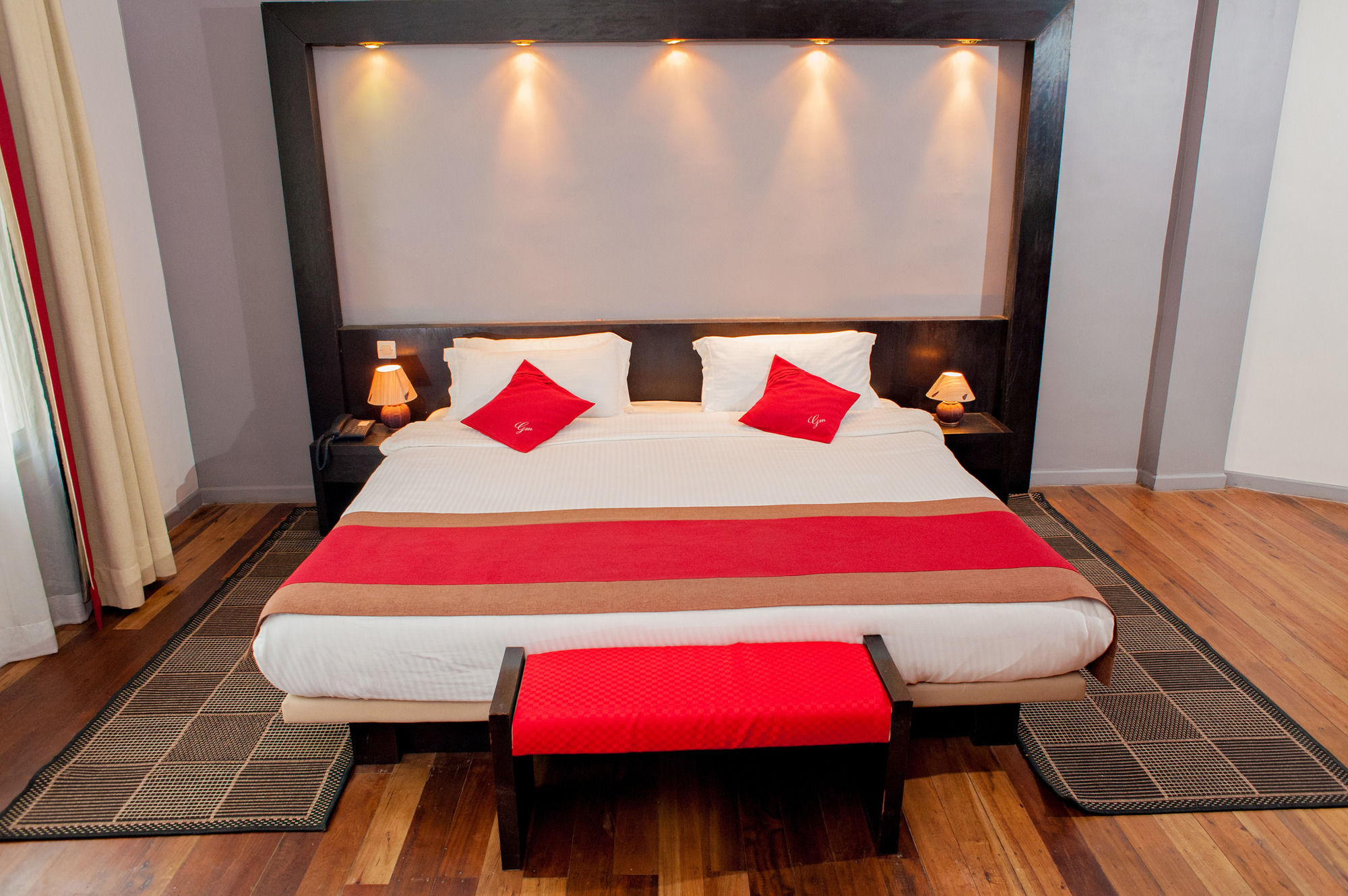 Le Grand Mellis Hôtel & Spa (ل گرند ملیس هôتل و اسپا) 