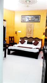 Meera Mahal Hotel 