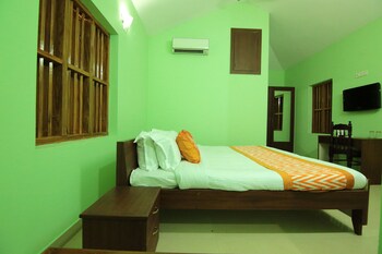 Oyo 8839 Near Vadackal Beach Road Guestroom