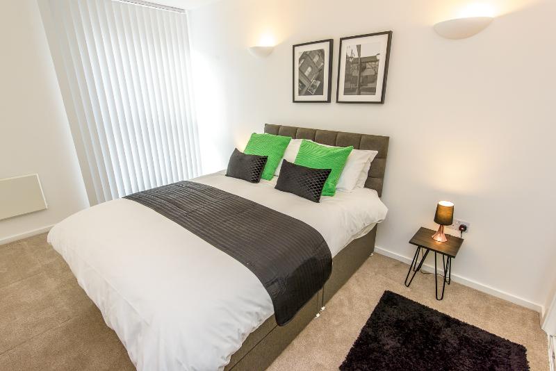 Approved Serviced Apartments Skyline Room