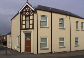 Earle House Serviced Apartments Featured Image
