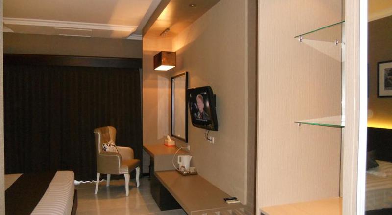 Luminor Hotel Jember General view