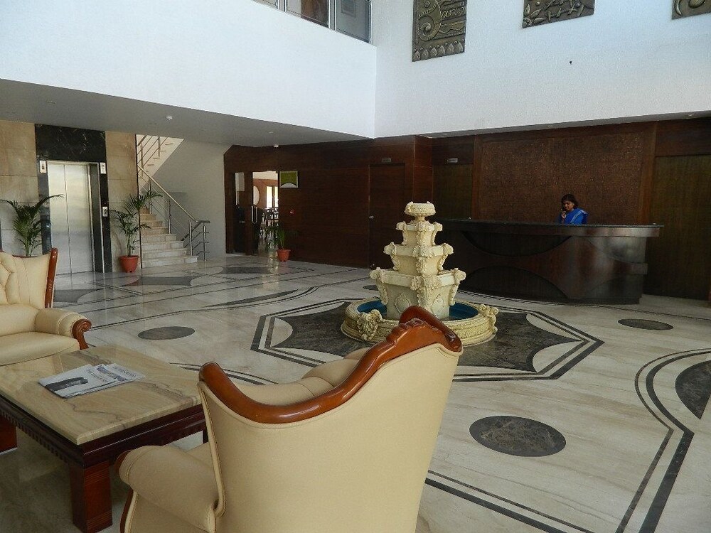 Keshav Clarks Inn Lobby