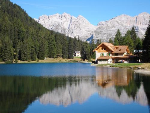 Rifugio Lago Nambino (ریفوجیو لاگو نامبینو) 