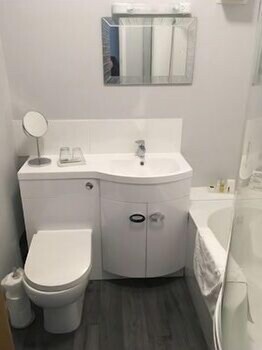 The Bluebell Inn And Lodge Bathroom