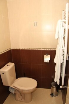 Hotel Restaurant Chairite (هتل رستاورانت چیریت) Bathroom