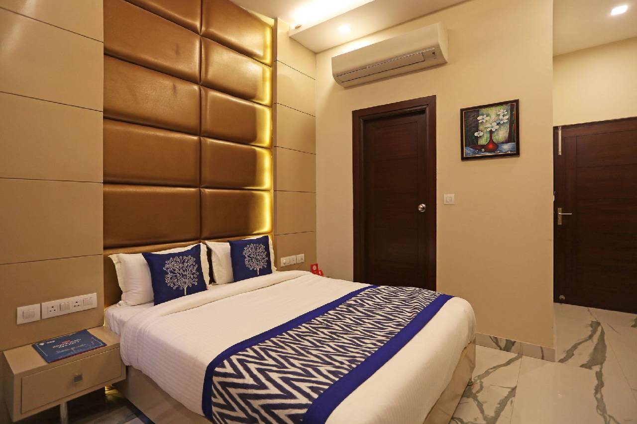 Oyo 5614 Hotel Rolex Inn 