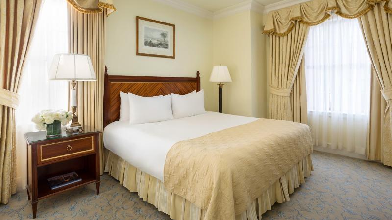 Taj Boston (تاج بوستون) Room