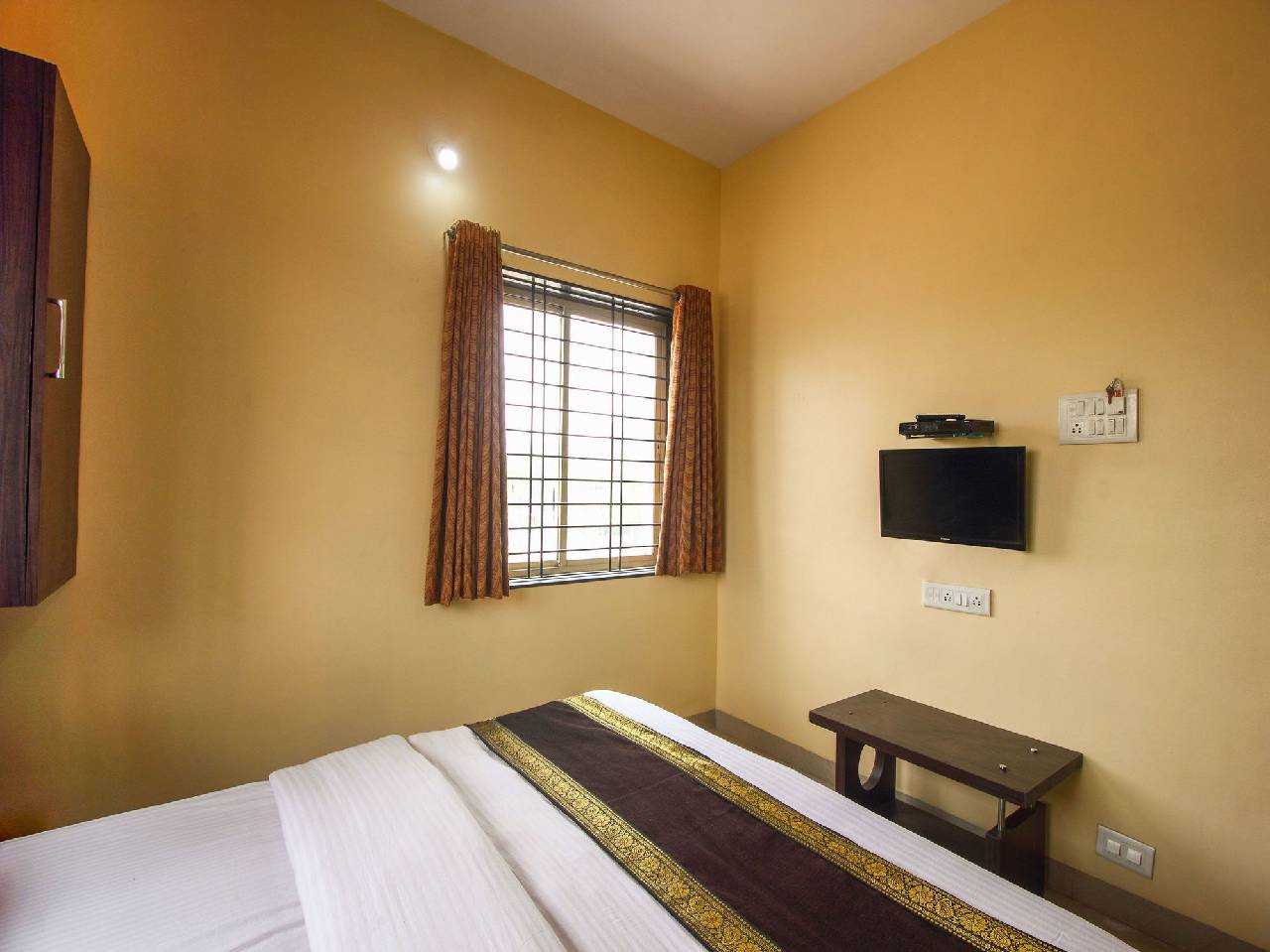 Oyo 12355 Hotel New Jagdamba Lodging 