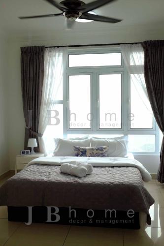 Golden Sand Seaview Residence Suites 