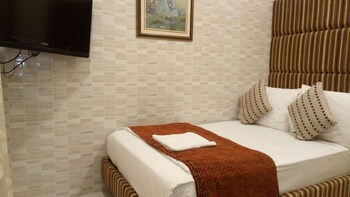Bentley Hotel Churchgate Guestroom
