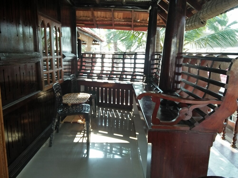 Black Beach Resort Terrace/Patio
