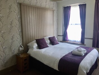 The Strathmore Guestroom