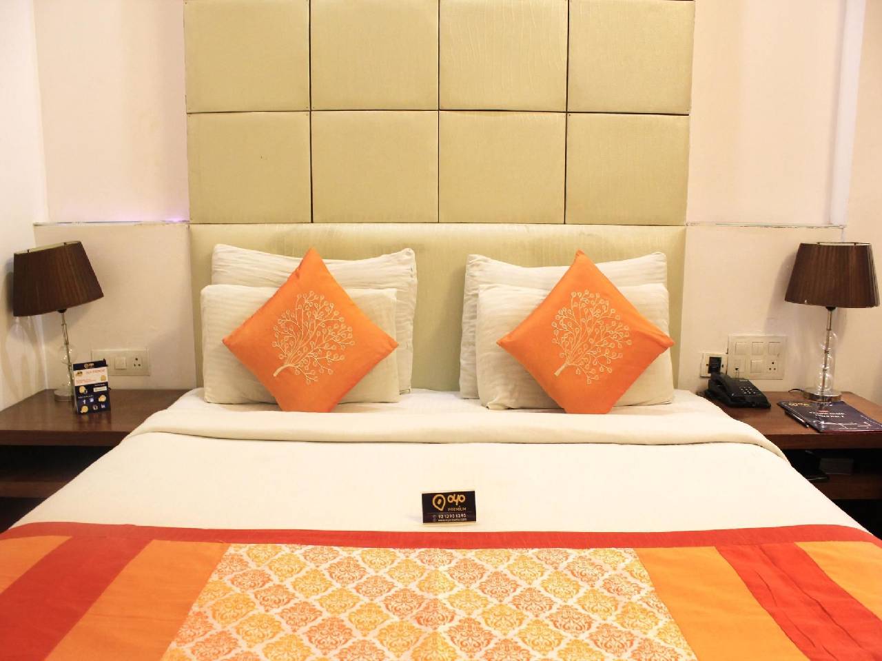 Oyo Premium Neelam Chowk 