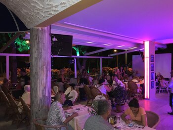 Twenty One Hotel Restaurant