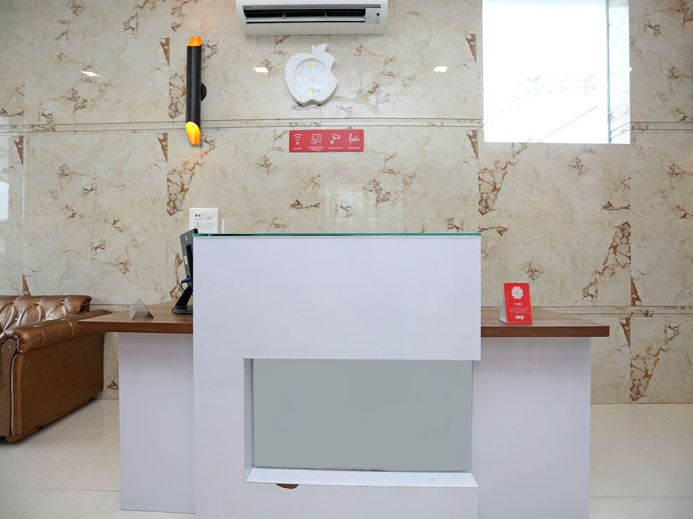 Oyo 16768 Hotel Lotus Grand Reception