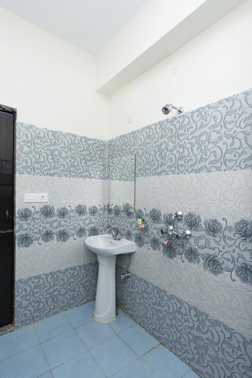 Oyo 8988 Radha Krishna Guest House 