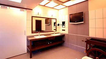 Leonia Holistic Destination 
