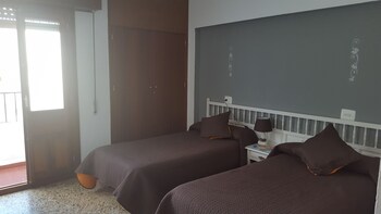 Hospederia Montes Guestroom