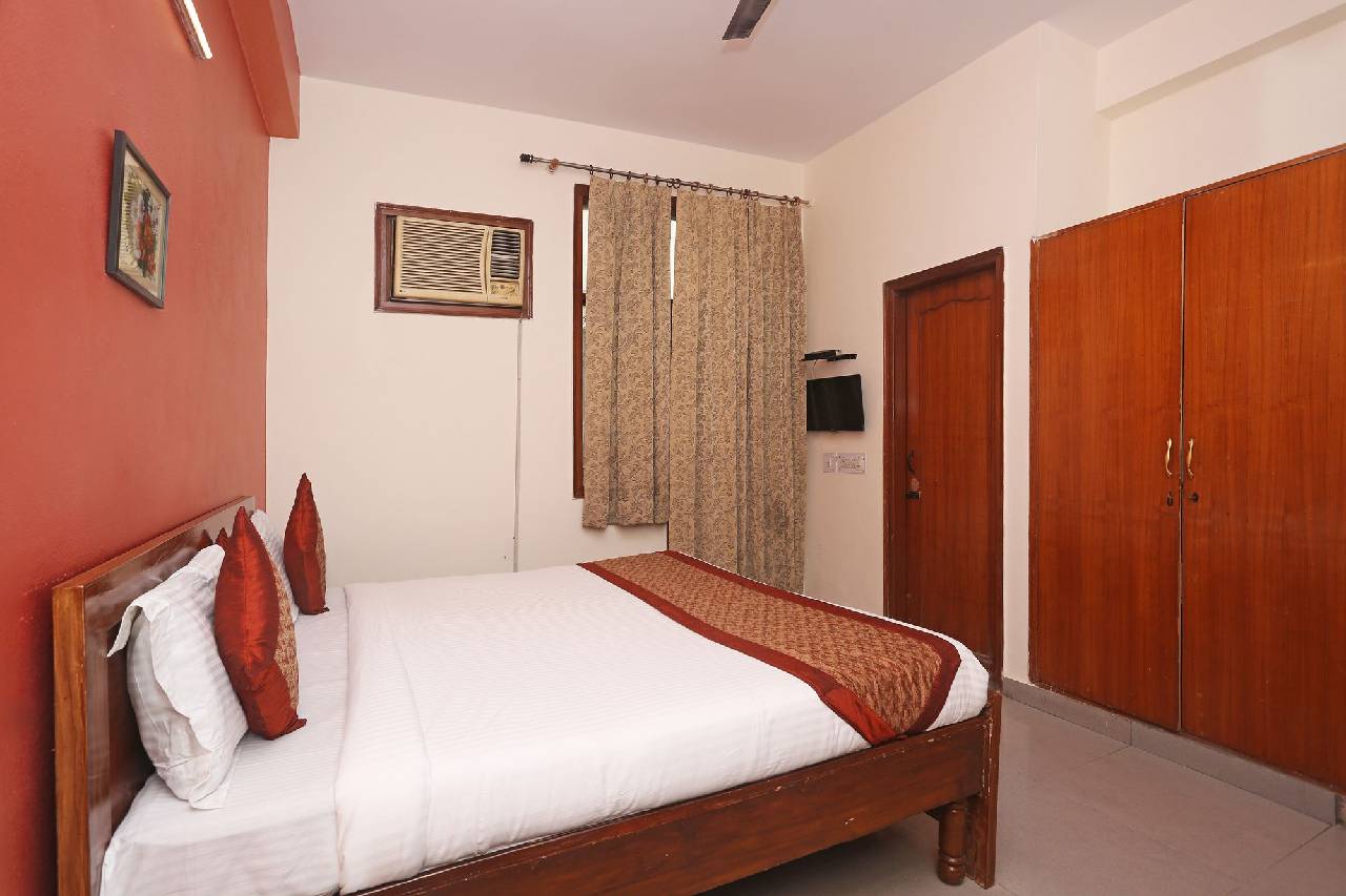 Oyo 12722 B K House 