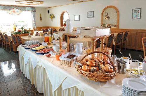 Winzerhotel Und Restaurant Zum Moselstrand 