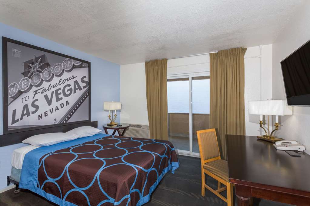 Super 8 Las Vegas North Strip Fremont Street Area (سوپر ۸ لاس وگاس نورت استریپ فرمونت استریت آری) Guest room