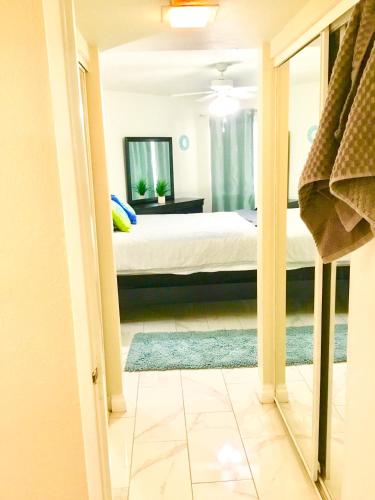 Spectacular Condo 1 Block From Lvcc 1 Mile To Wynn 
