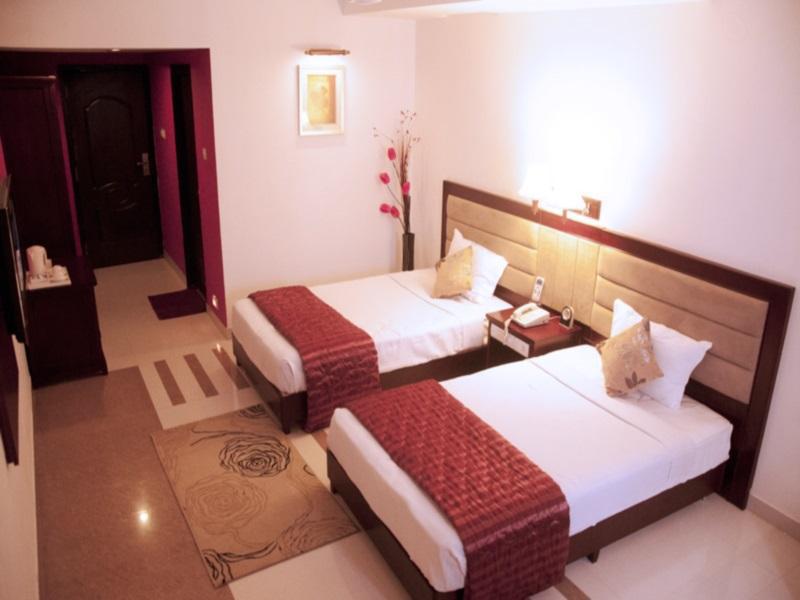 Hotel Rr Inn (هتل رر این) 