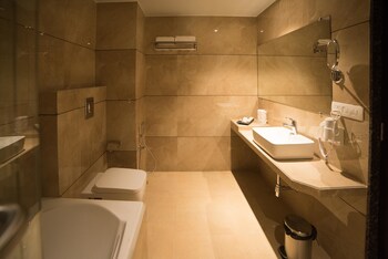 Hotel Virgo Sumeru Bathroom